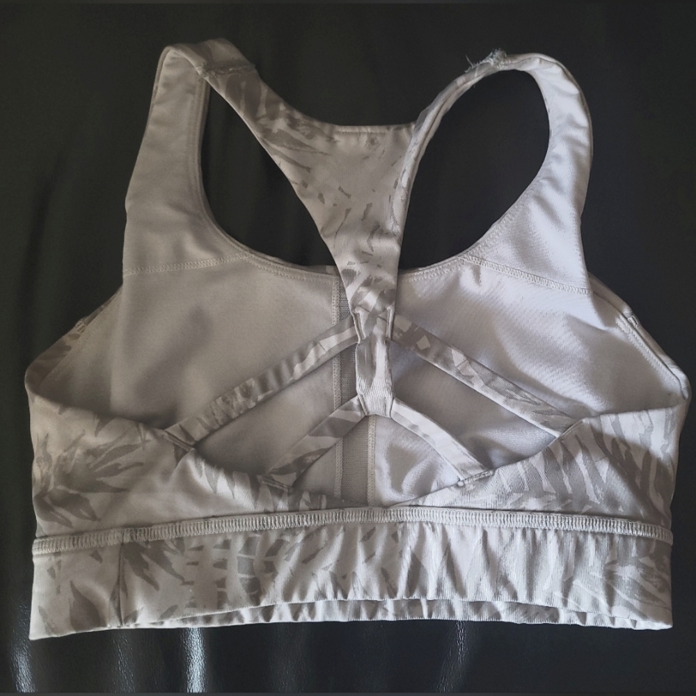 D (WC) 2/27 Lululemon Twist & Toil Sport Bra.  Size 4 - Picture 3 of 4